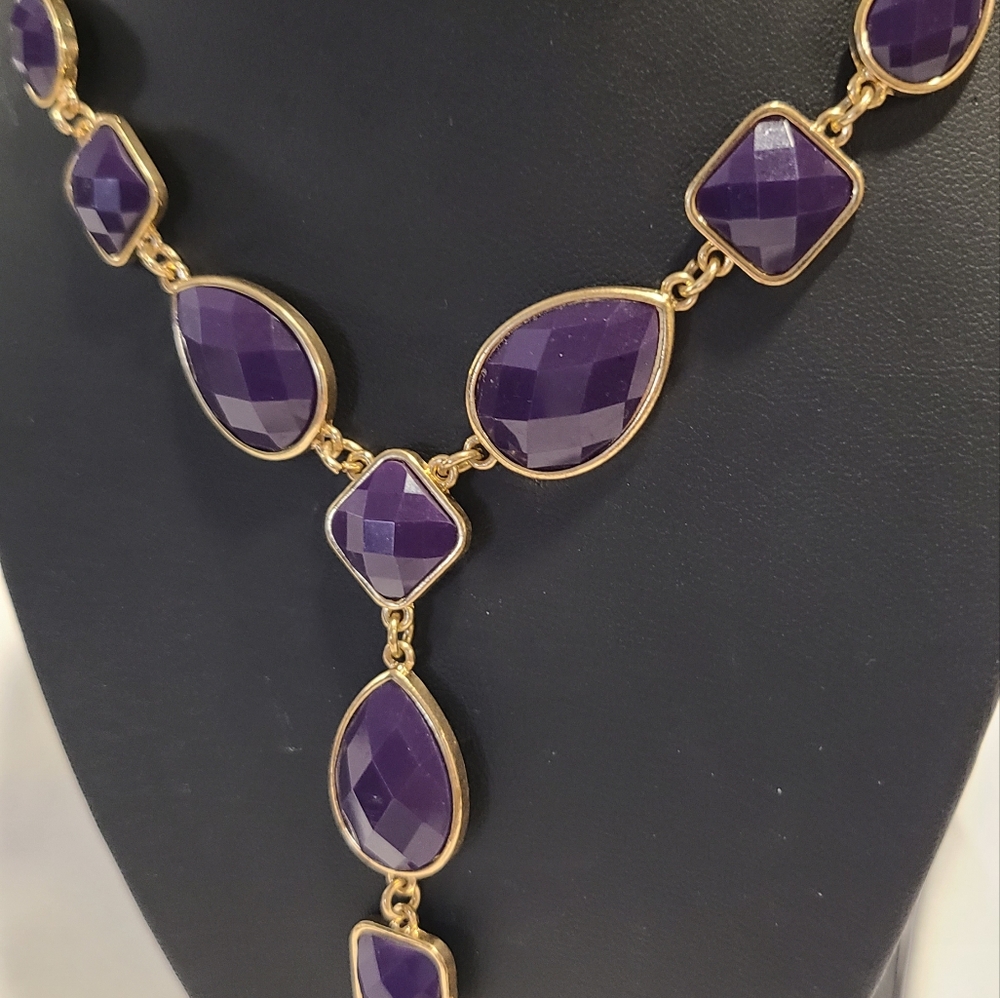 Gold tone purple cabochon necklace